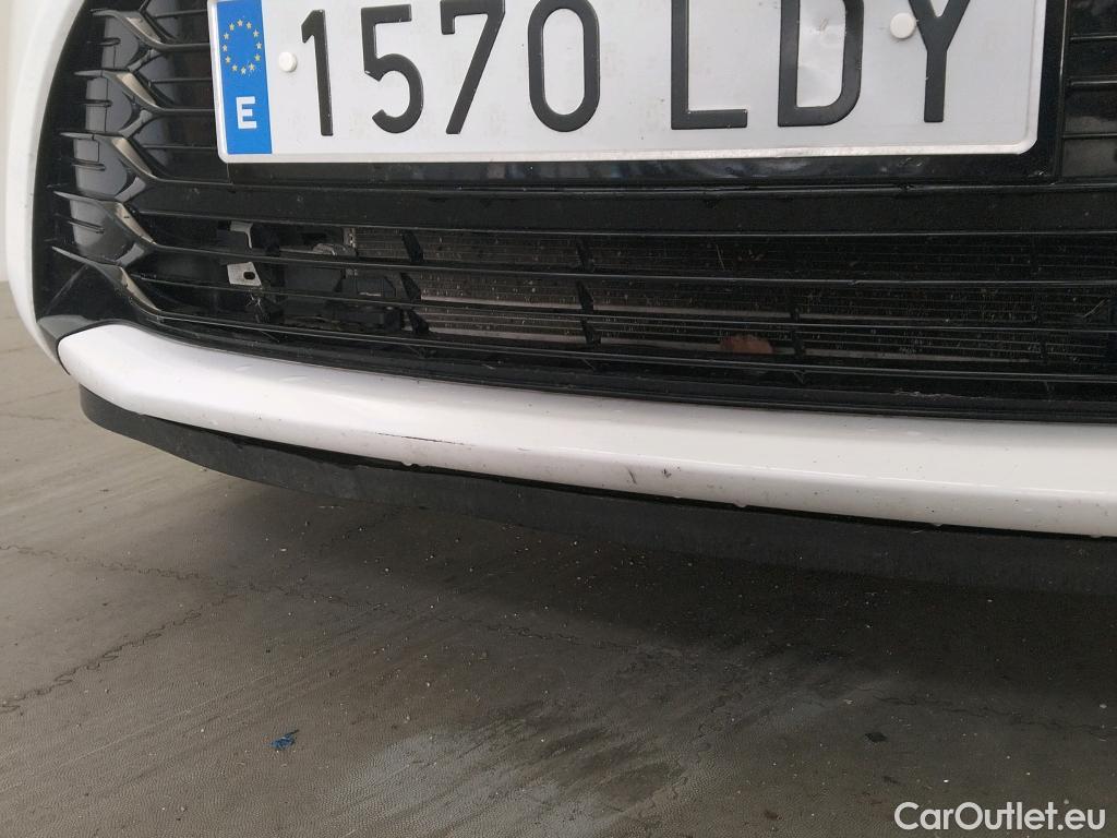  Toyota  Yaris TOYOTA  / 2017 / 5P / berlina con portón 1.5 100H Active #9