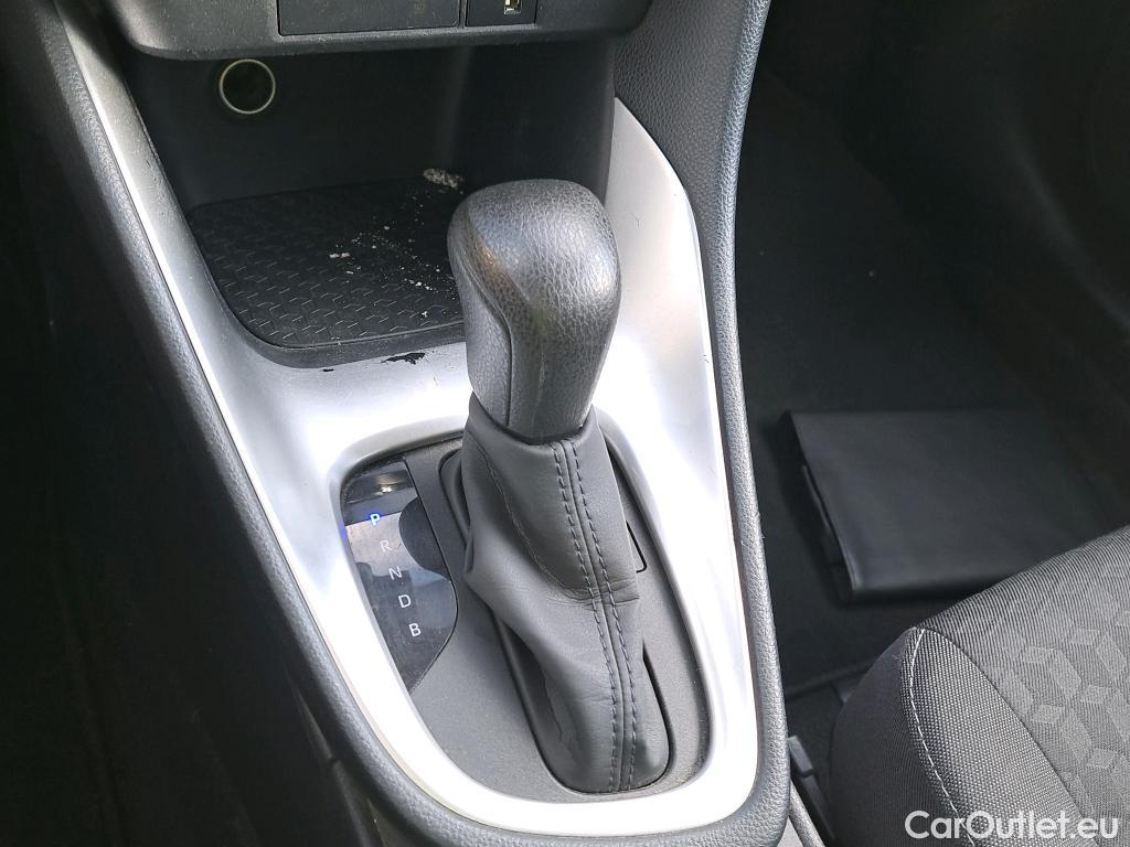  Toyota  Yaris TOYOTA  / 2020 / 5P / berlina con portón 1.5 120H Business Plus #5