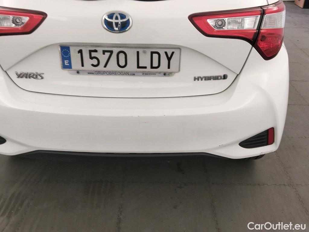  Toyota  Yaris TOYOTA  / 2017 / 5P / berlina con portón 1.5 100H Active #11