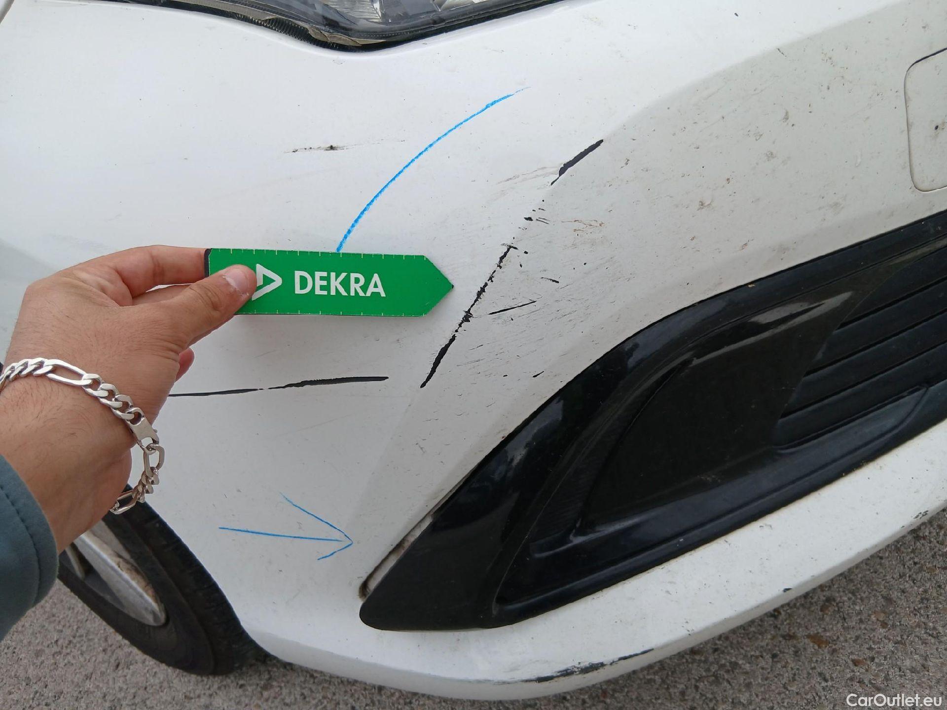  Toyota  Auris TOYOTA  / 2015 / 5P / berlina con portón 1.8 140H Hybrid Business #3