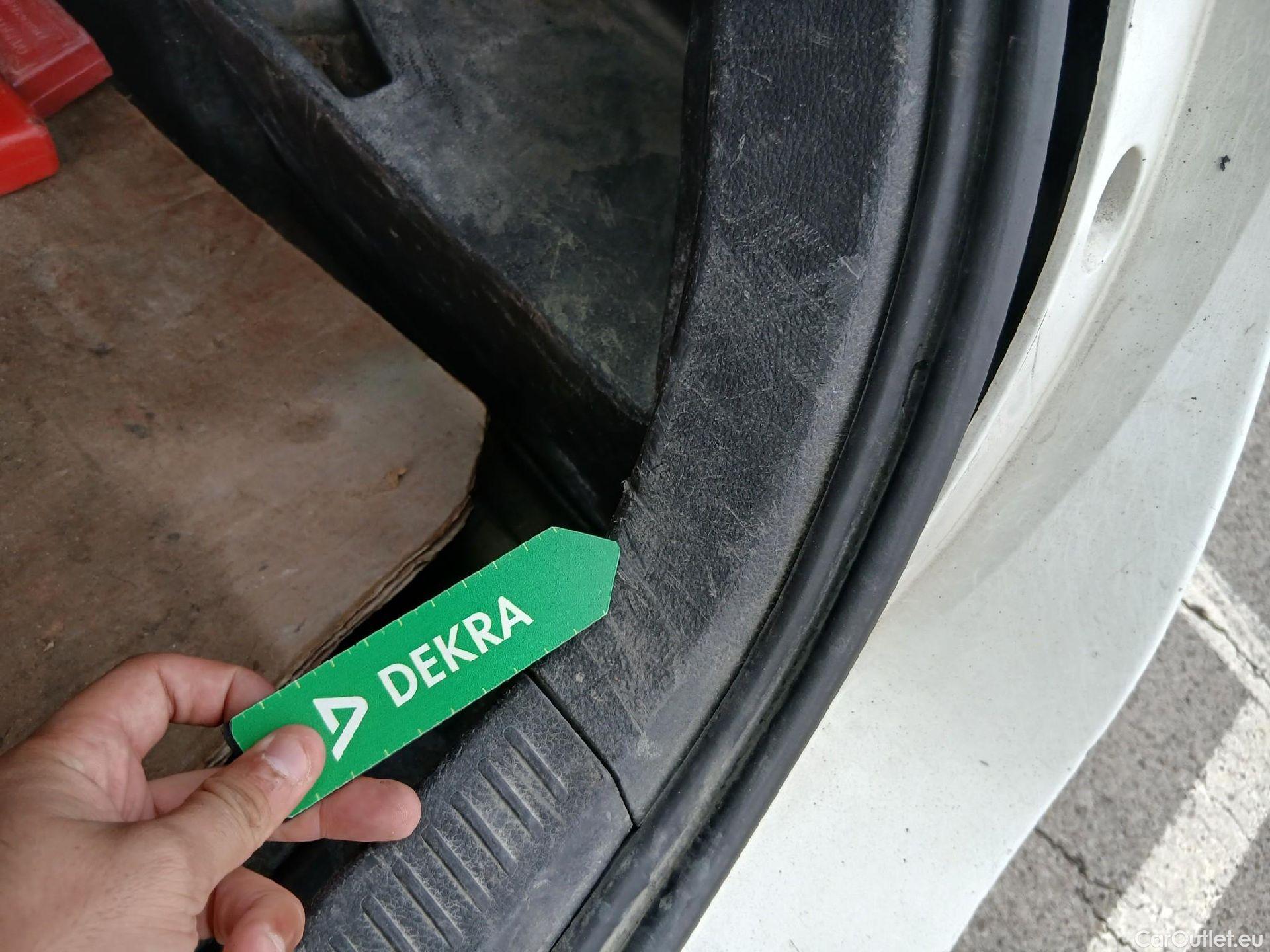  Toyota  Auris TOYOTA  / 2015 / 5P / berlina con portón 1.8 140H Hybrid Business #38