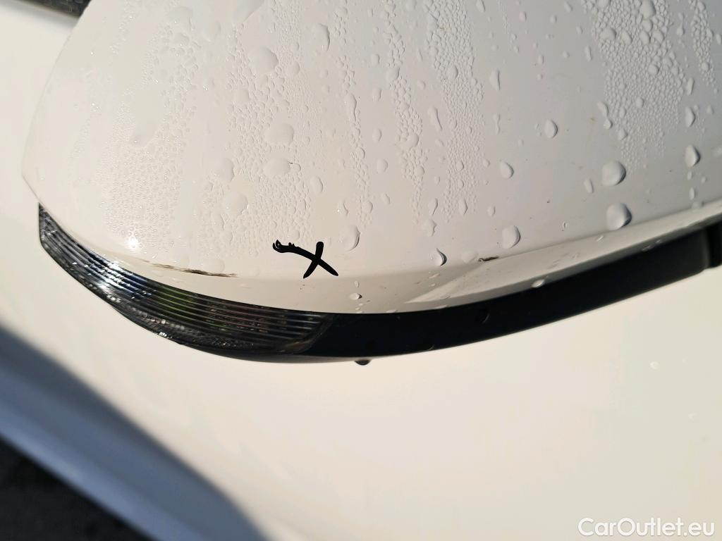  Toyota  Yaris TOYOTA  / 2020 / 5P / berlina con portón 1.5 120H Business Plus #16