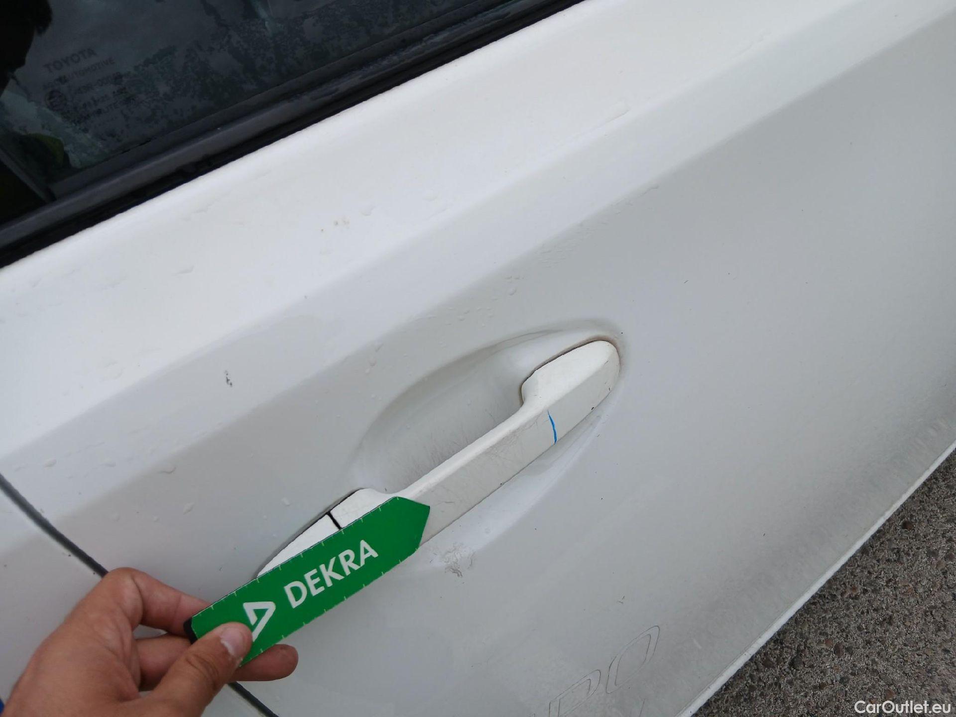  Toyota  Auris TOYOTA  / 2015 / 5P / berlina con portón 1.8 140H Hybrid Business #48