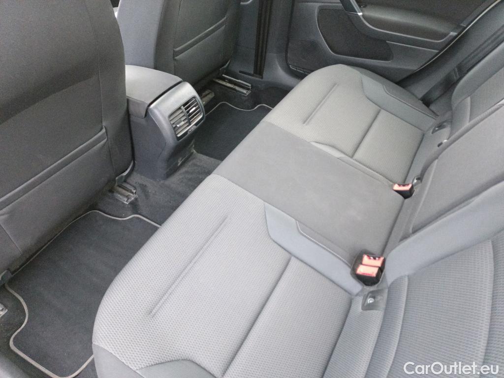  Volkswagen  Golf  VOLKSWAGEN / 2016 / 5P / berlina con portón e-ePower 110 kW (136CV) #8