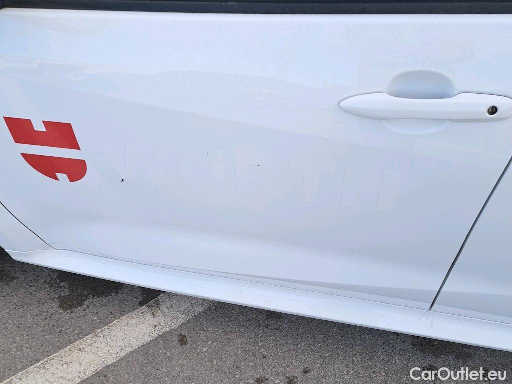  Toyota  Yaris TOYOTA  / 2020 / 5P / berlina con portón 1.5 120H Business Plus #7