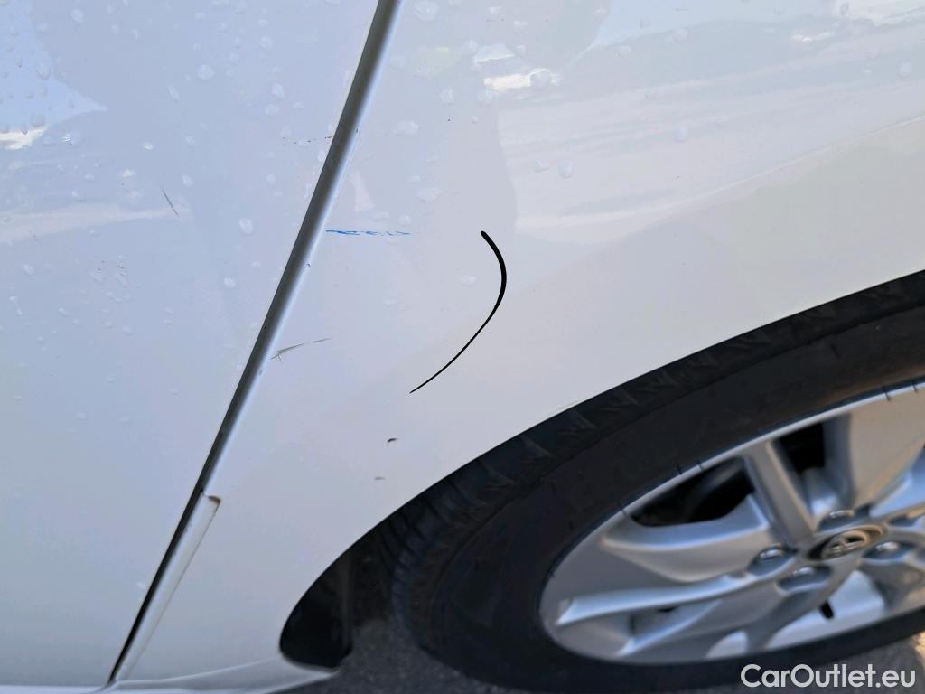  Toyota  Yaris TOYOTA  / 2020 / 5P / berlina con portón 1.5 120H Business Plus #18