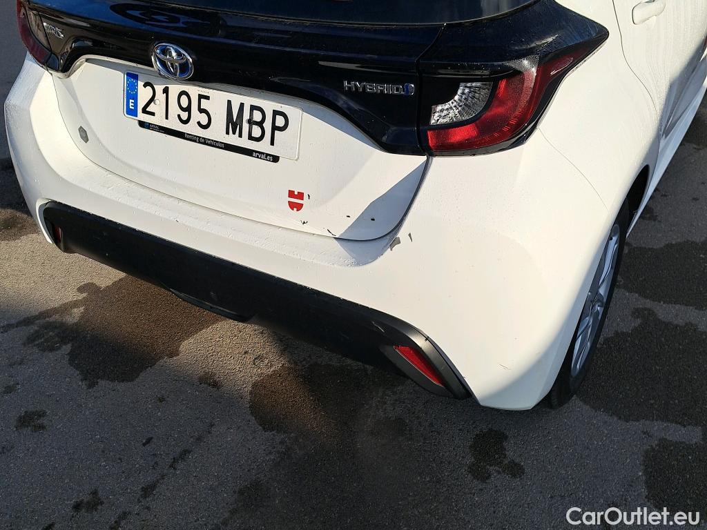  Toyota  Yaris TOYOTA  / 2020 / 5P / berlina con portón 1.5 120H Business Plus #13