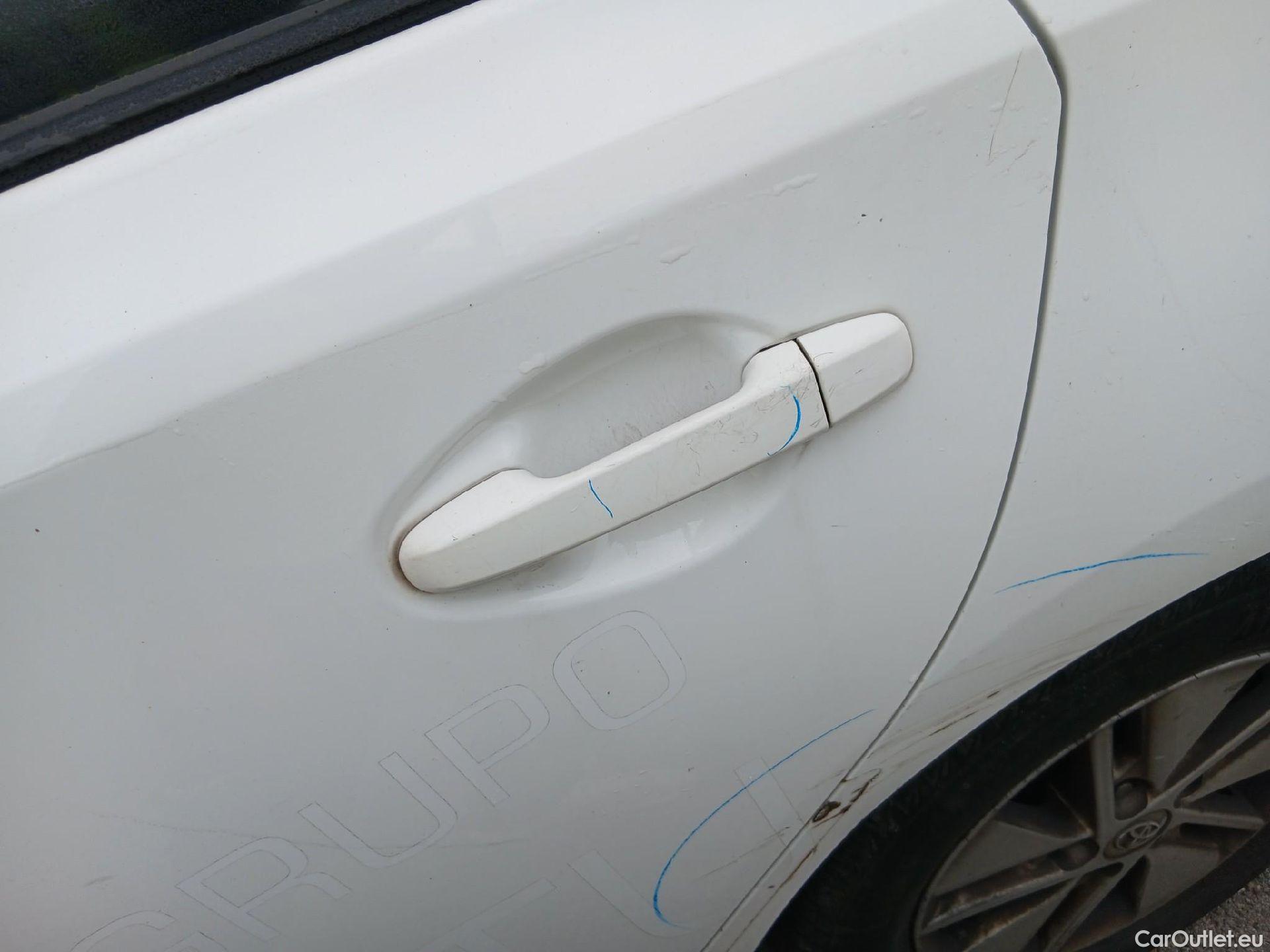  Toyota  Auris TOYOTA  / 2015 / 5P / berlina con portón 1.8 140H Hybrid Business #18