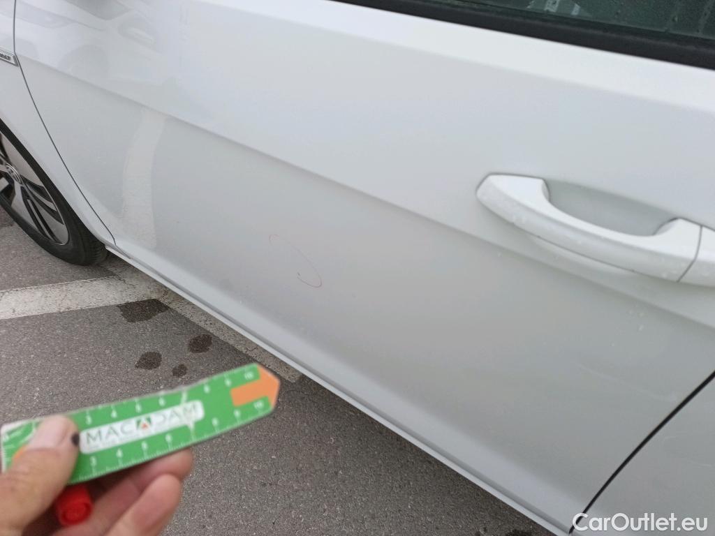  Volkswagen  Golf  VOLKSWAGEN / 2016 / 5P / berlina con portón e-ePower 110 kW (136CV) #9