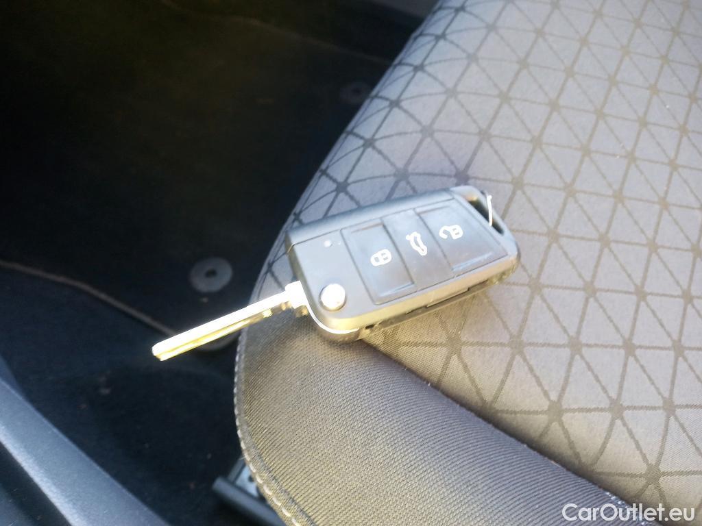  Volkswagen  T-CROSS VOLKSWAGEN  / 2018 / 5P / todoterreno Advance 1.0 TSI 81kW (110CV) DSG (AC3) #1