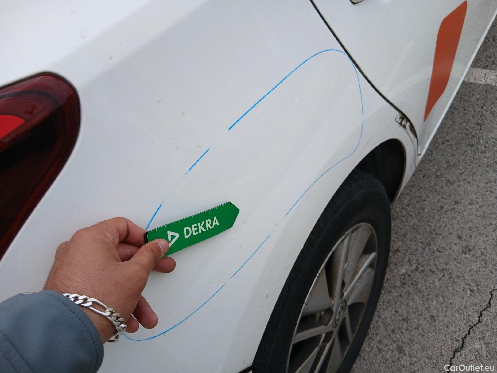  Toyota  Auris TOYOTA  / 2015 / 5P / berlina con portón 1.8 140H Hybrid Business #40