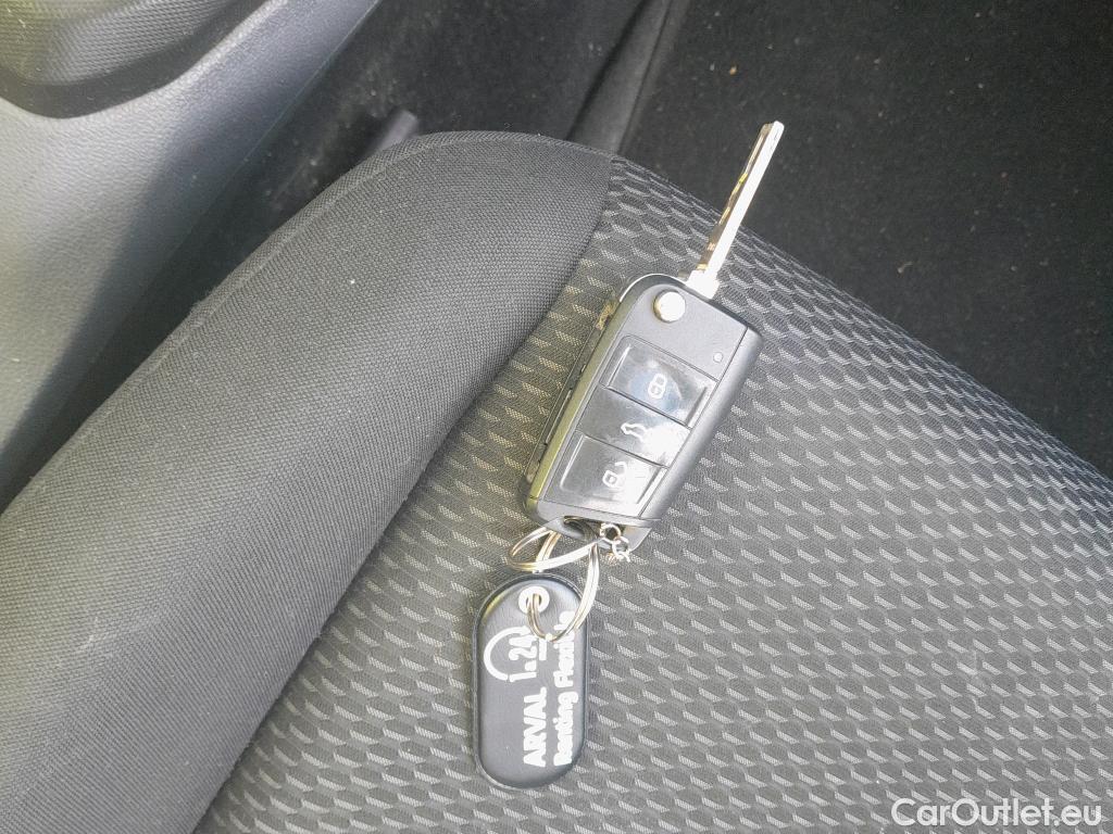  Volkswagen  T-CROSS VOLKSWAGEN  / 2018 / 5P / todoterreno Edition 1.0 TSI 70kW (95CV) #2