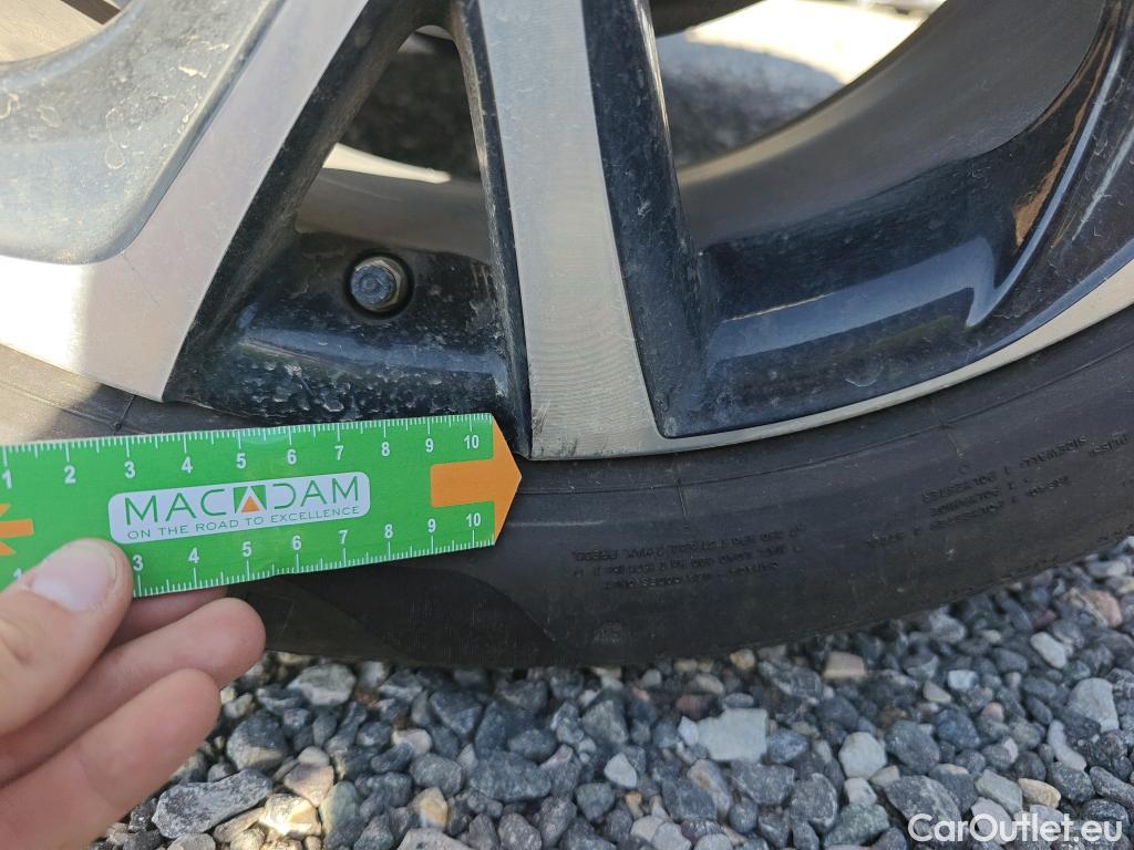  Toyota  C-HR TOYOTA  / 2016 / 5P / todoterreno 1.8 125H Advance (CX) #21