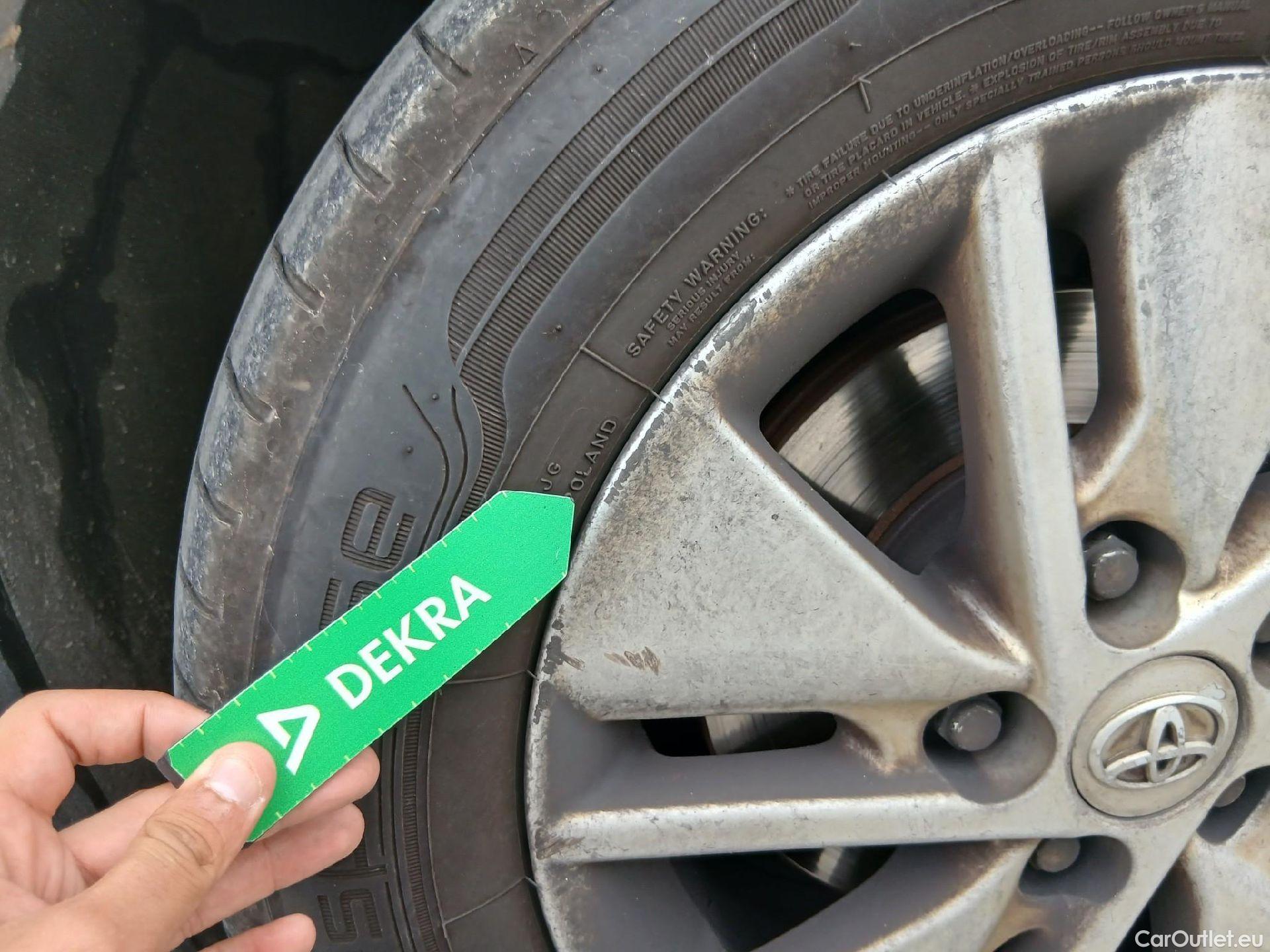  Toyota  Auris TOYOTA  / 2015 / 5P / berlina con portón 1.8 140H Hybrid Business #52