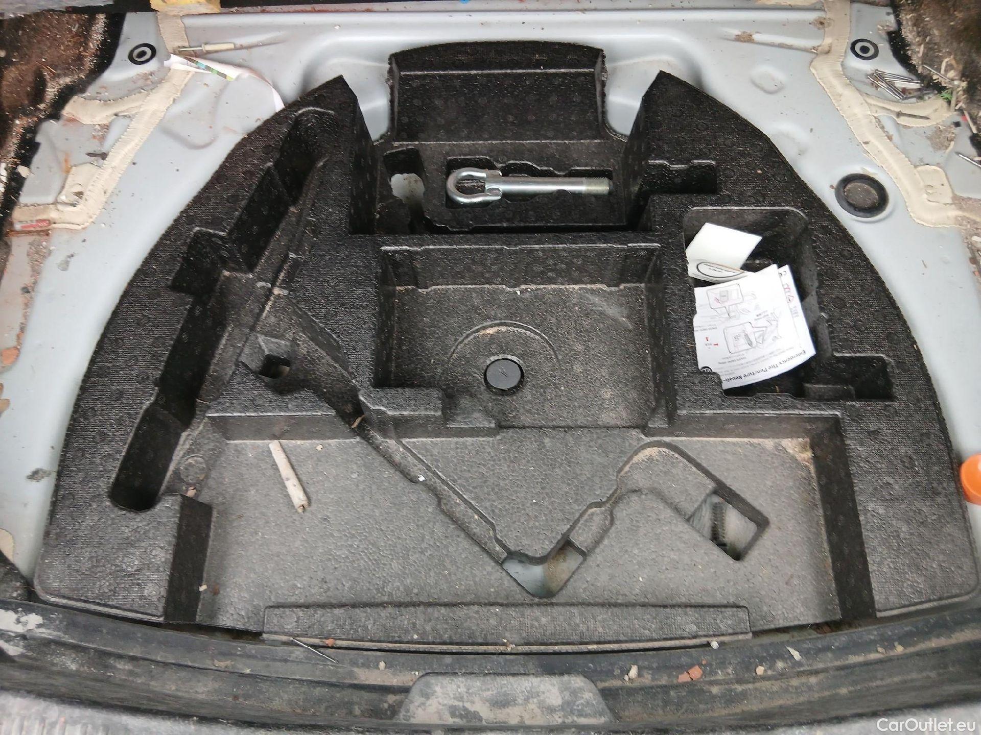  Toyota  Auris TOYOTA  / 2015 / 5P / berlina con portón 1.8 140H Hybrid Business #59