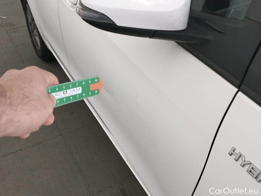  Toyota  Yaris TOYOTA  / 2017 / 5P / berlina con portón 1.5 100H Active #8