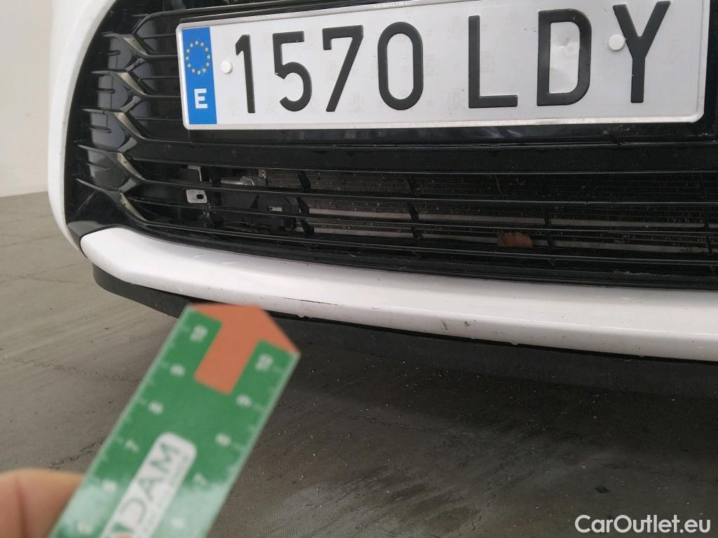  Toyota  Yaris TOYOTA  / 2017 / 5P / berlina con portón 1.5 100H Active #10