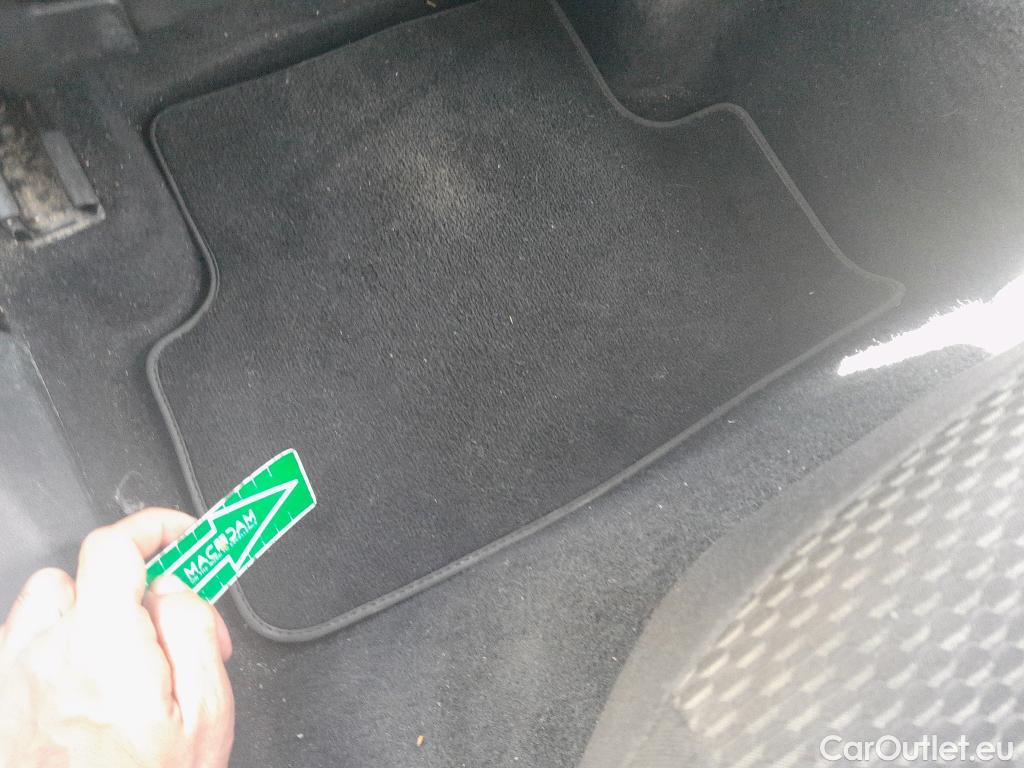  Volkswagen  T-CROSS VOLKSWAGEN  / 2018 / 5P / todoterreno Edition 1.0 TSI 70kW (95CV) #9