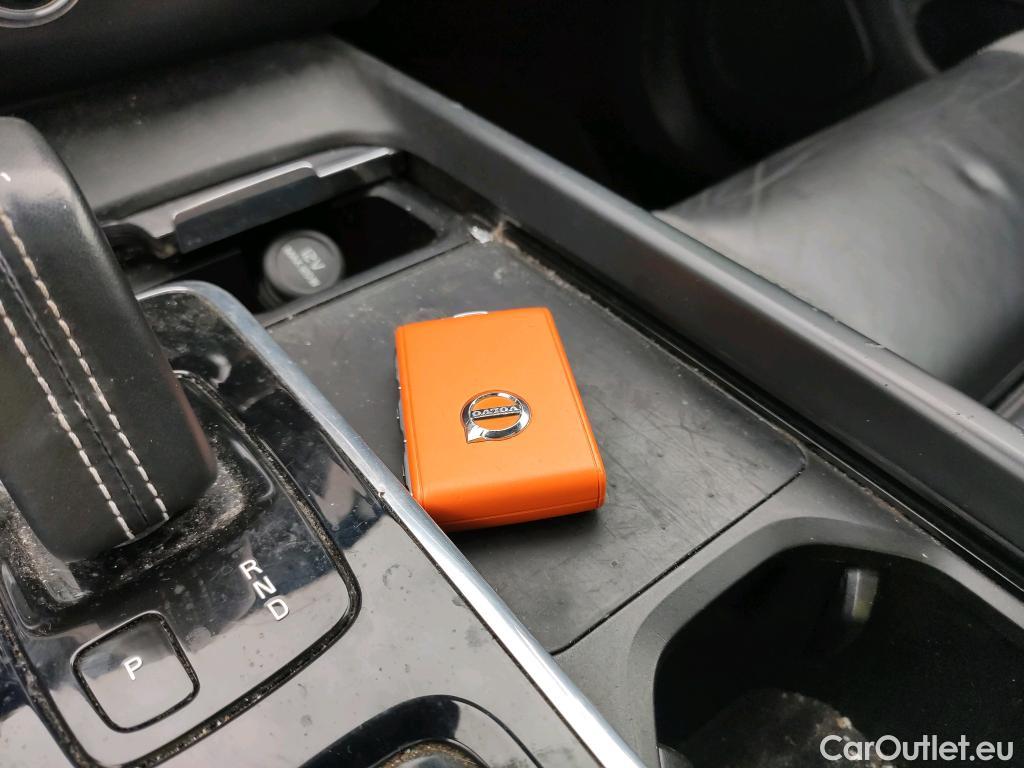  Volvo  XC60 VOLVO  / 2017 / 5P / todoterreno 2.0 T6 AWD Recharge R-Design Auto #4