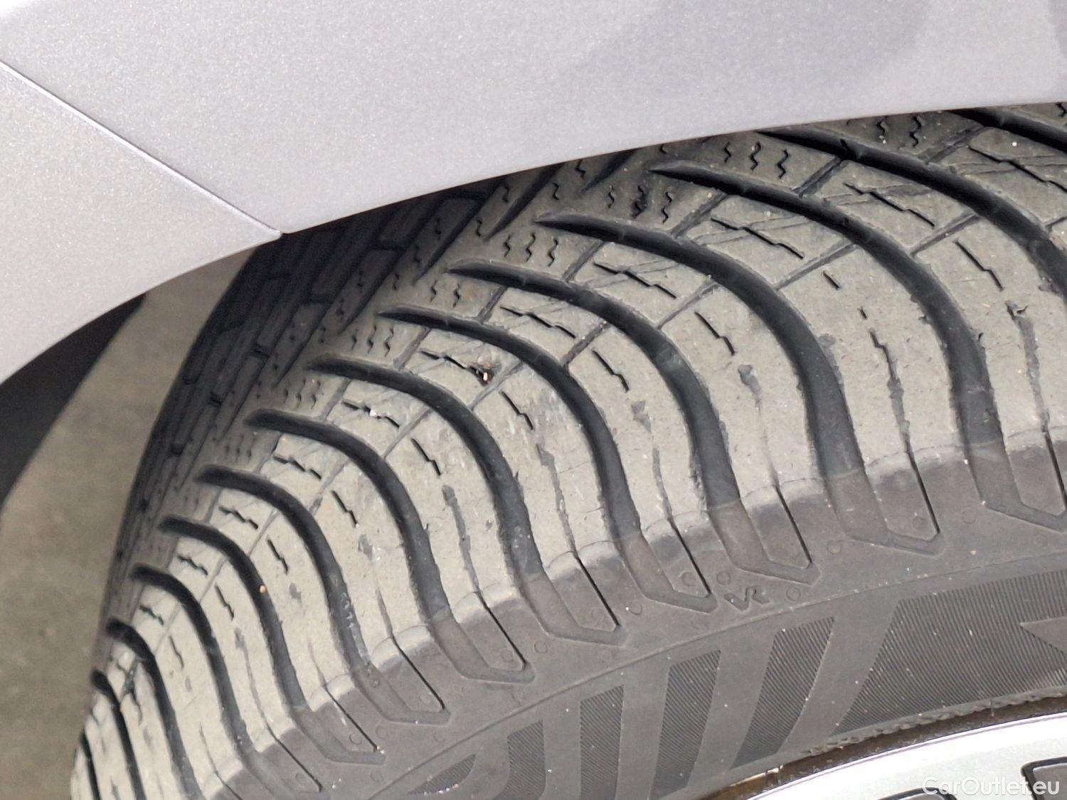  Peugeot  2008 Peugeot,  FL'16, Peugeot  1.2 Puretech 61kW S&S Active 5d #24