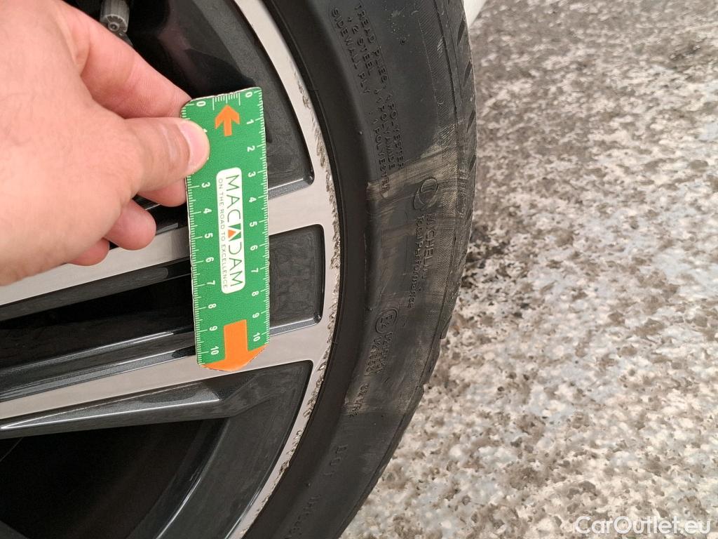  Bmw  Serie 1 BMW Série 1 / 2019 / 5P / Berline 116i DKG7 Business Design #5