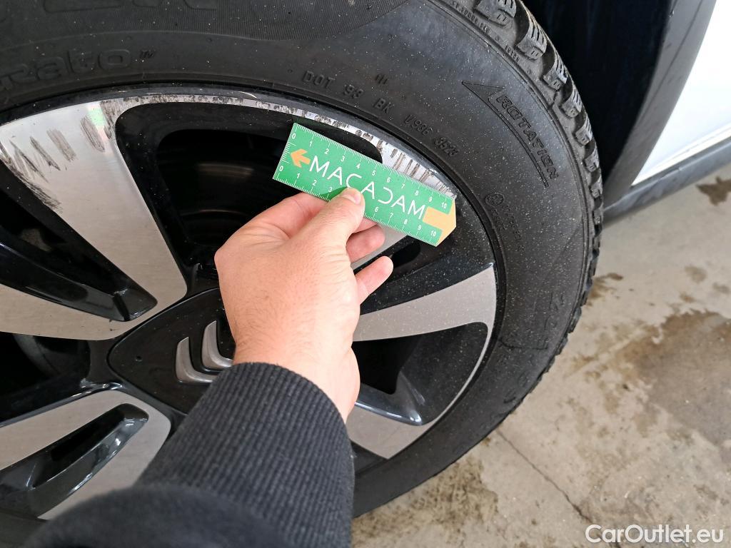  Citroen  C3  Shine 1.2 PureTech 110CV BVA6 6E #5