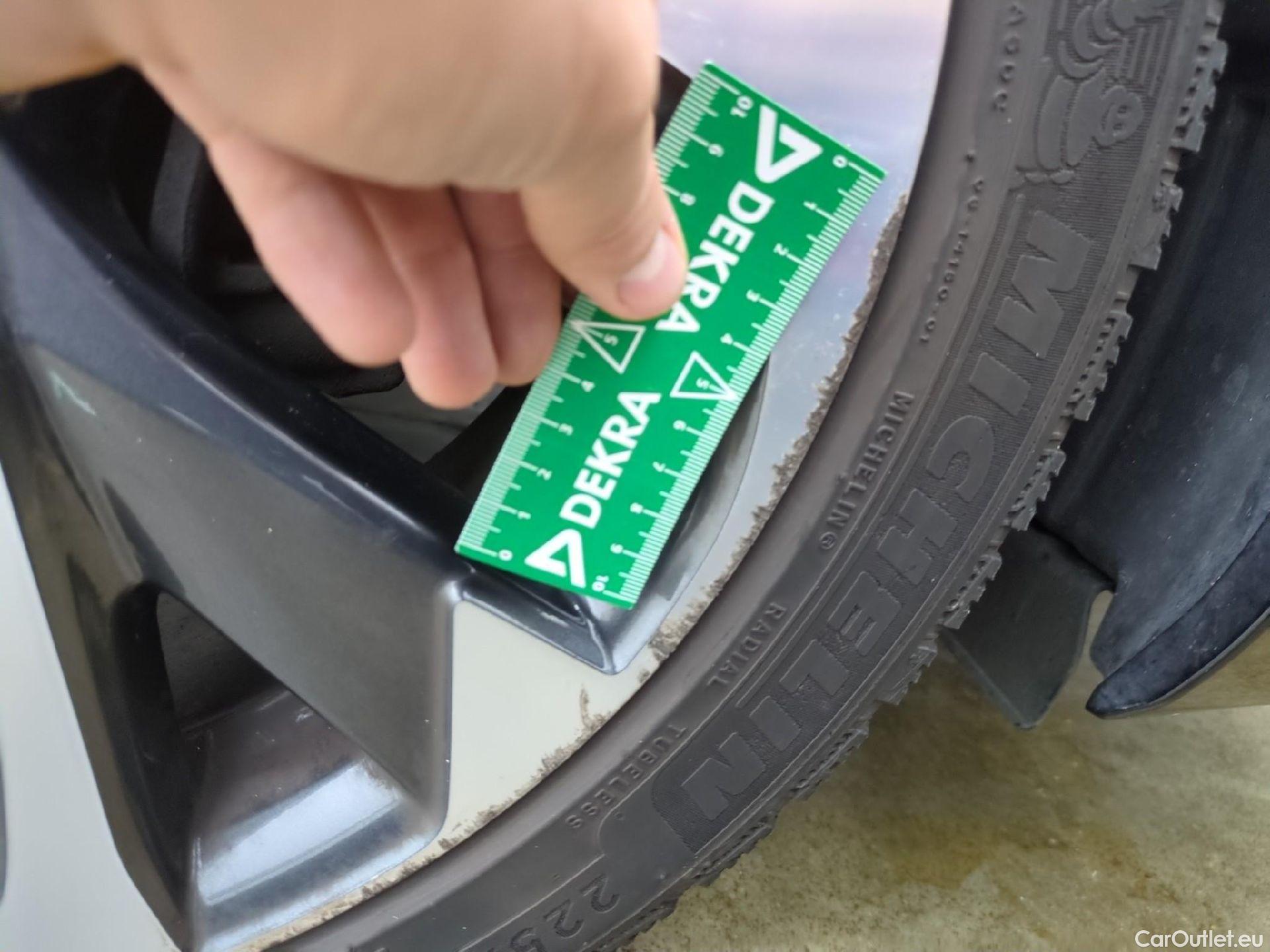  Toyota  Auris TOYOTA  5p Berline 1.8 HYBRID 136 CVT AUTO DESIGN BUSINESS #12