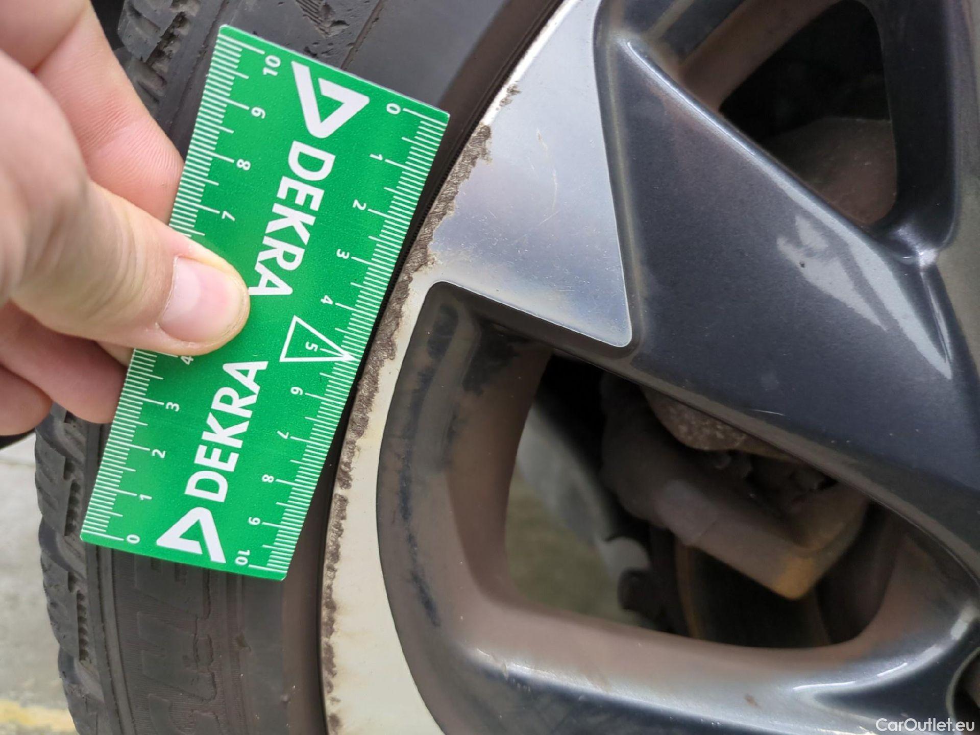  Toyota  Auris TOYOTA  5p Berline 1.8 HYBRID 136 CVT AUTO DESIGN BUSINESS #27