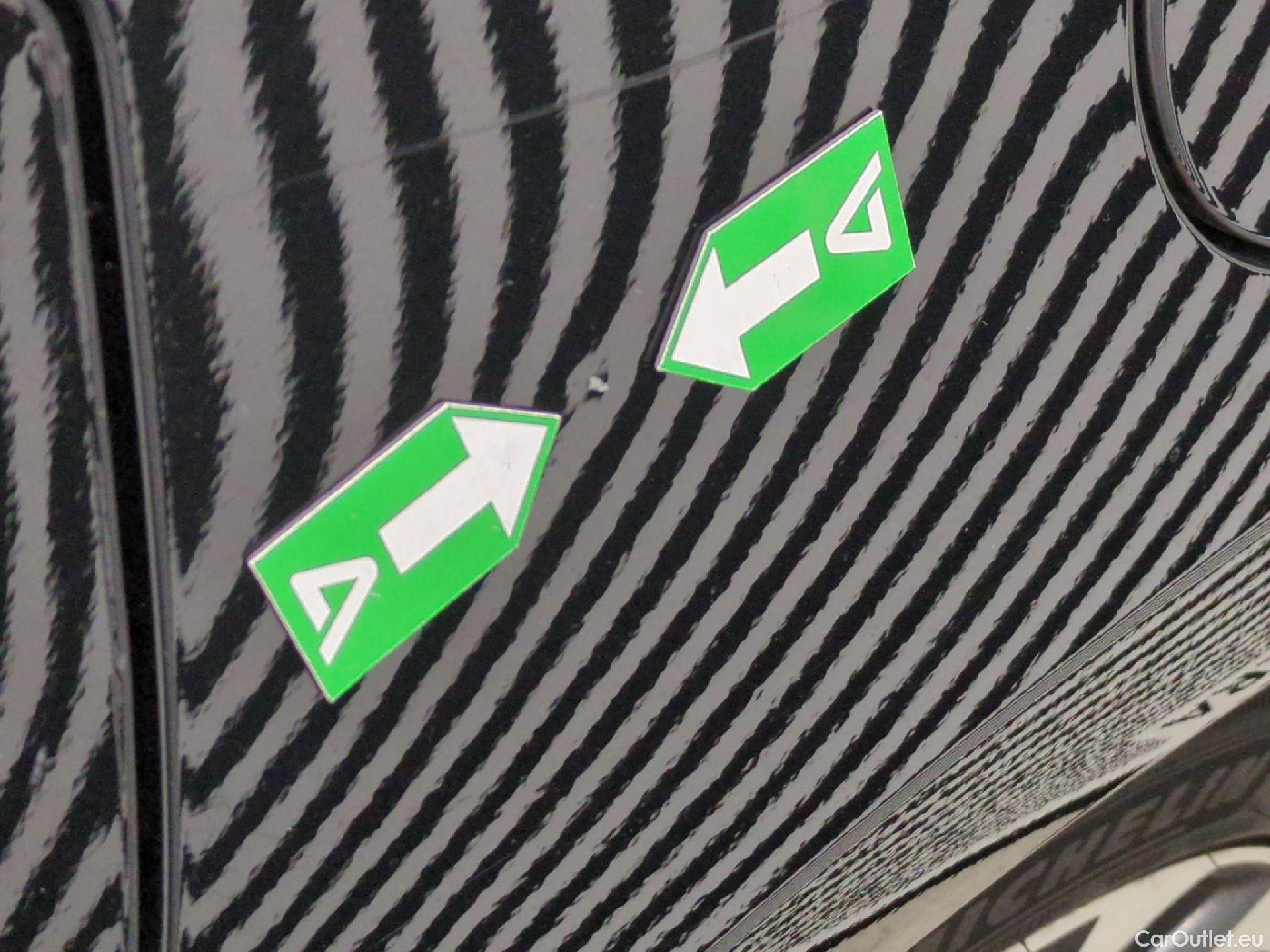  Toyota  Auris TOYOTA  5p Berline 1.8 HYBRID 136 CVT AUTO DESIGN BUSINESS #54