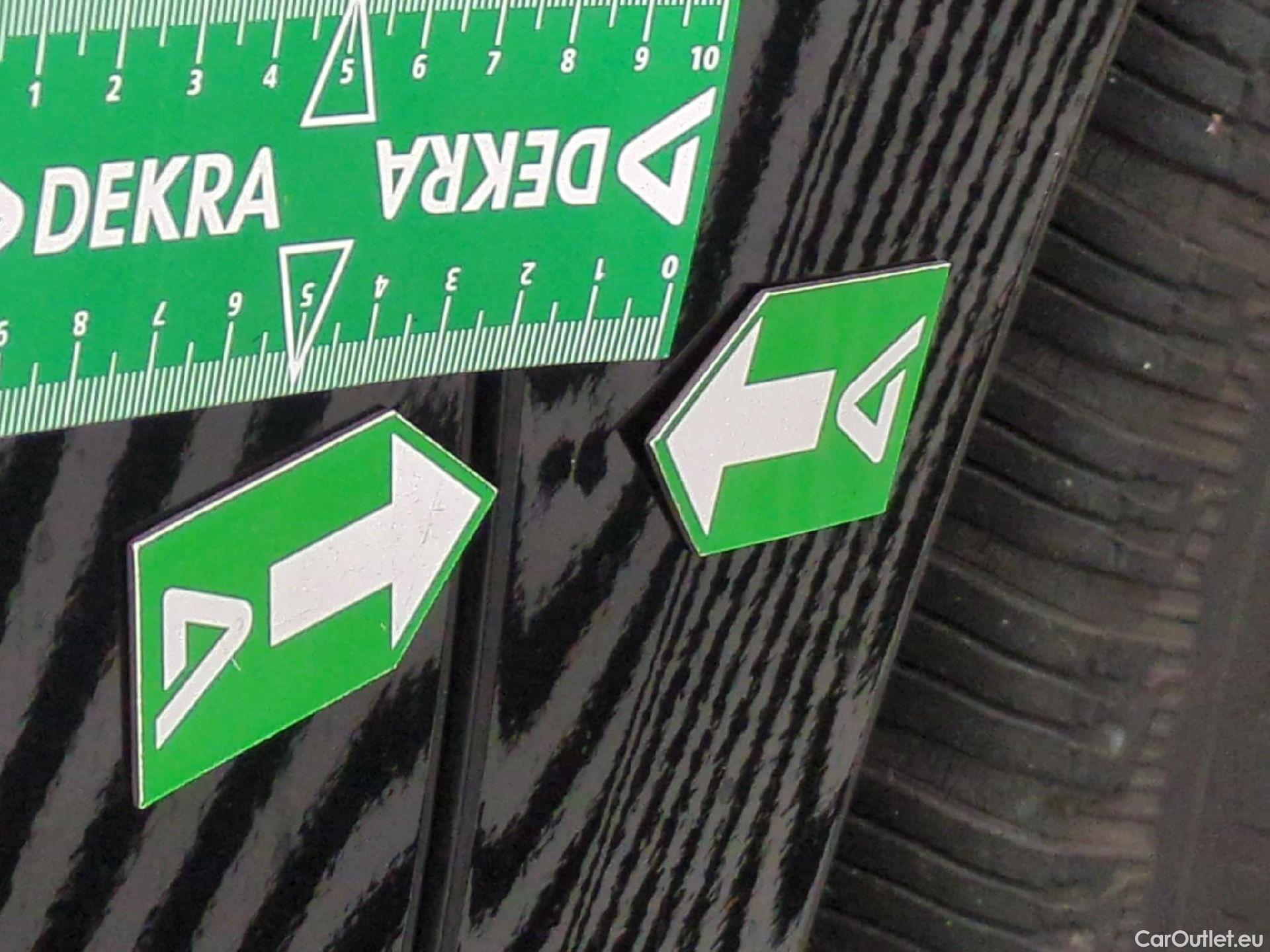  Toyota  Auris TOYOTA  5p Berline 1.8 HYBRID 136 CVT AUTO DESIGN BUSINESS #33