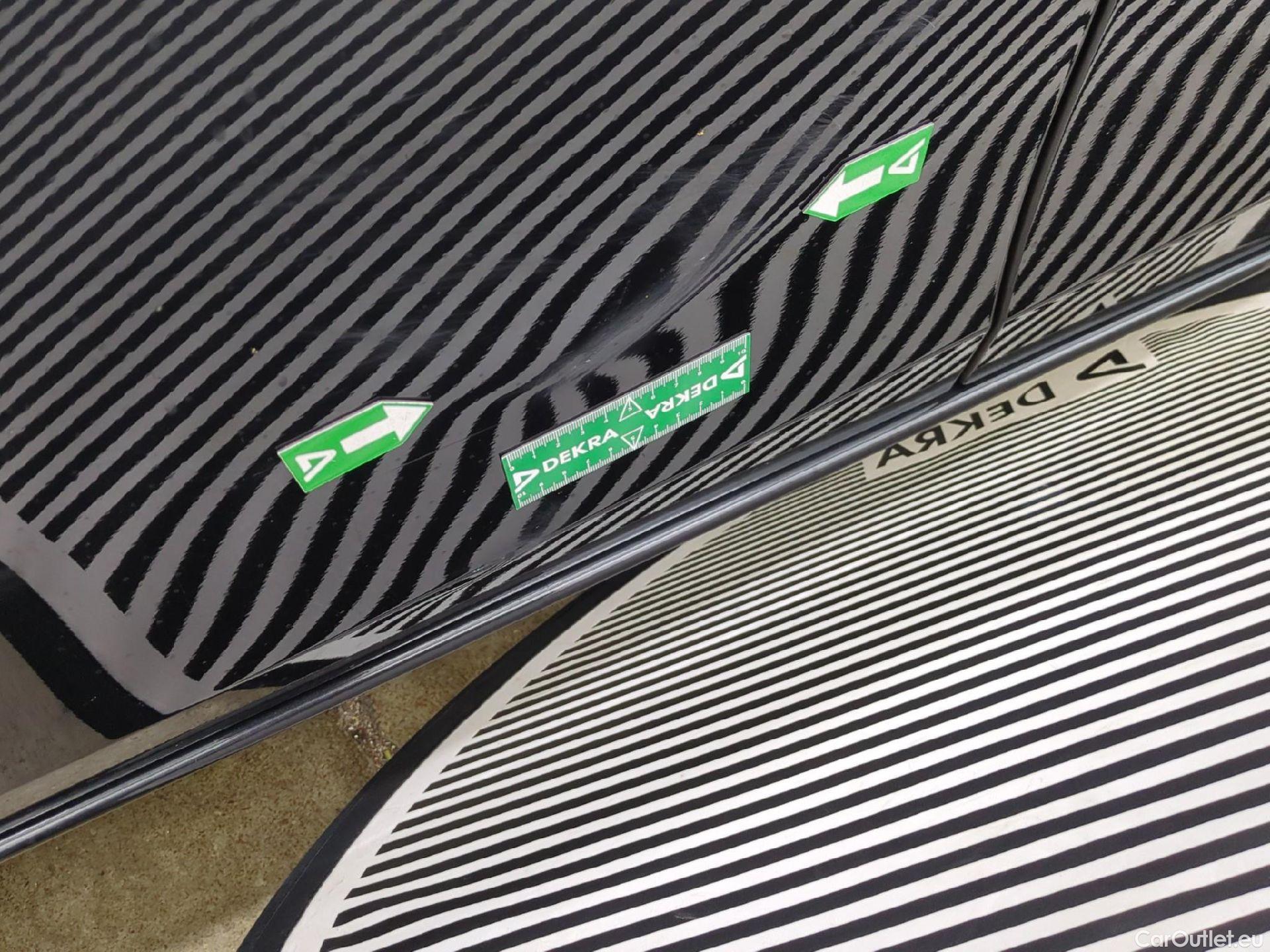  Toyota  Auris TOYOTA  5p Berline 1.8 HYBRID 136 CVT AUTO DESIGN BUSINESS #47