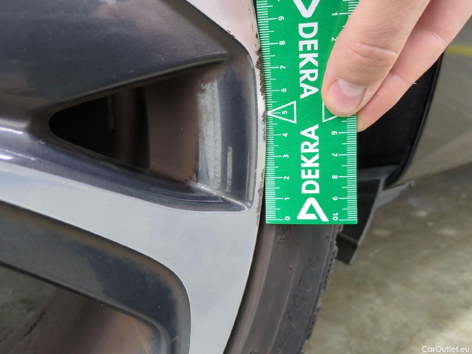  Toyota  Auris TOYOTA  5p Berline 1.8 HYBRID 136 CVT AUTO DESIGN BUSINESS #24