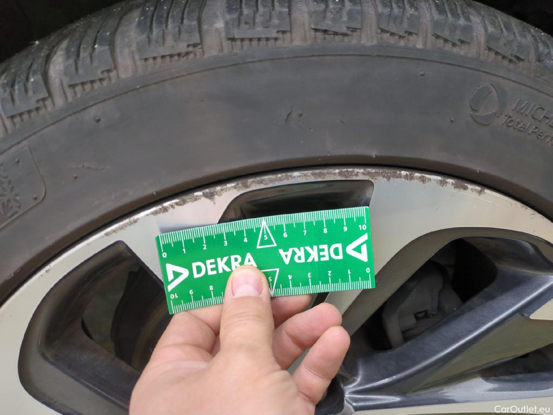  Toyota  Auris TOYOTA  5p Berline 1.8 HYBRID 136 CVT AUTO DESIGN BUSINESS #9