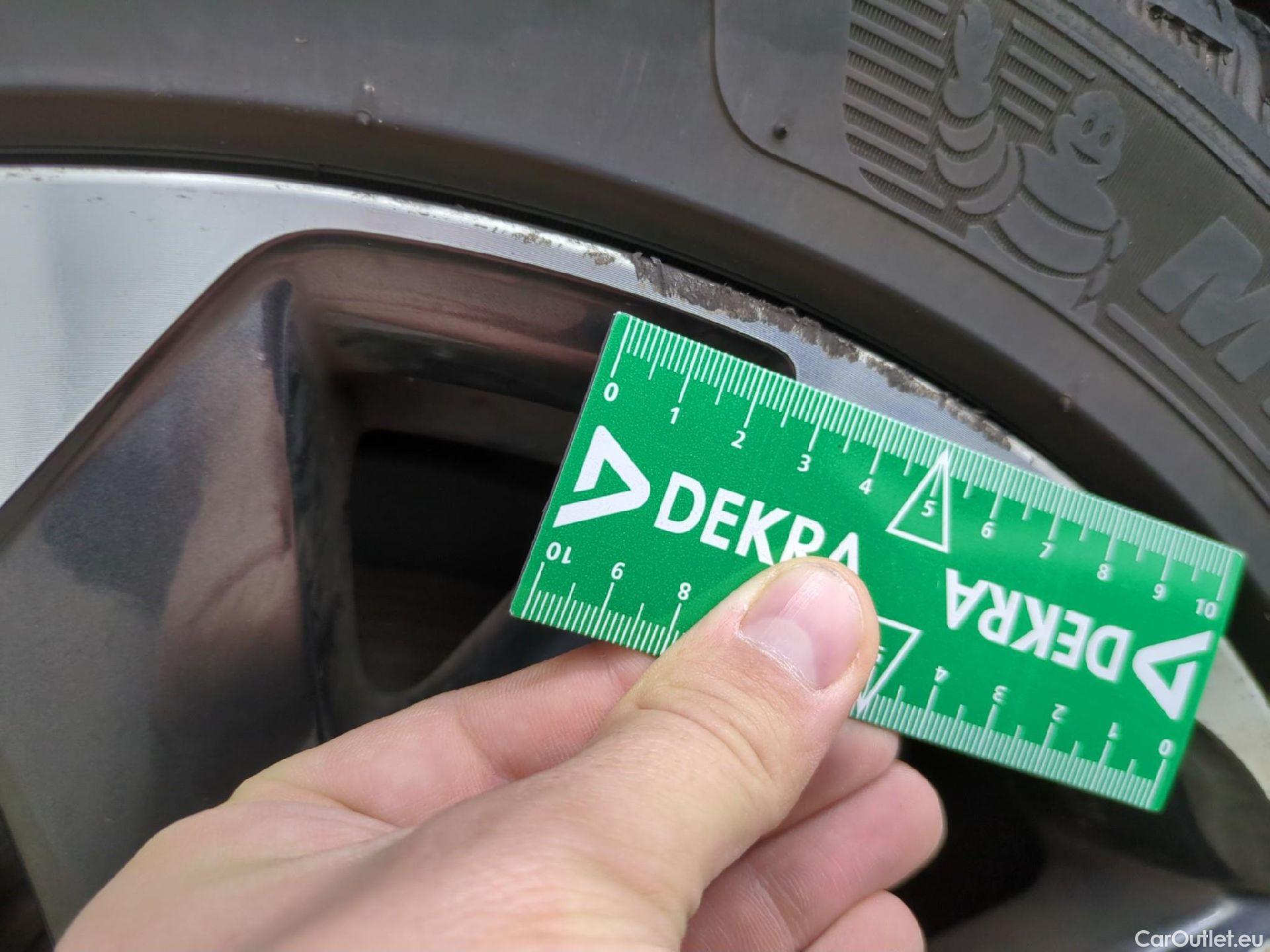  Toyota  Auris TOYOTA  5p Berline 1.8 HYBRID 136 CVT AUTO DESIGN BUSINESS #18