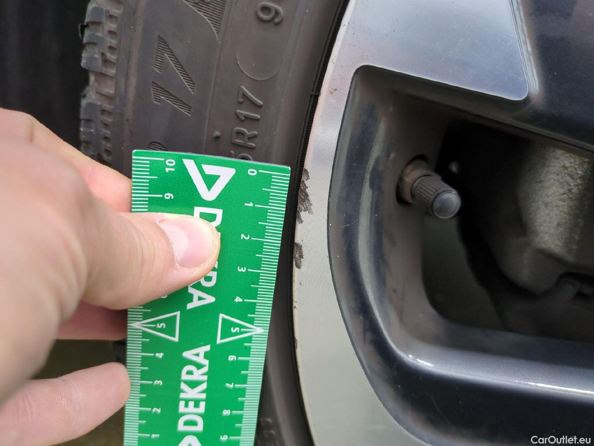  Toyota  Auris TOYOTA  5p Berline 1.8 HYBRID 136 CVT AUTO DESIGN BUSINESS #14