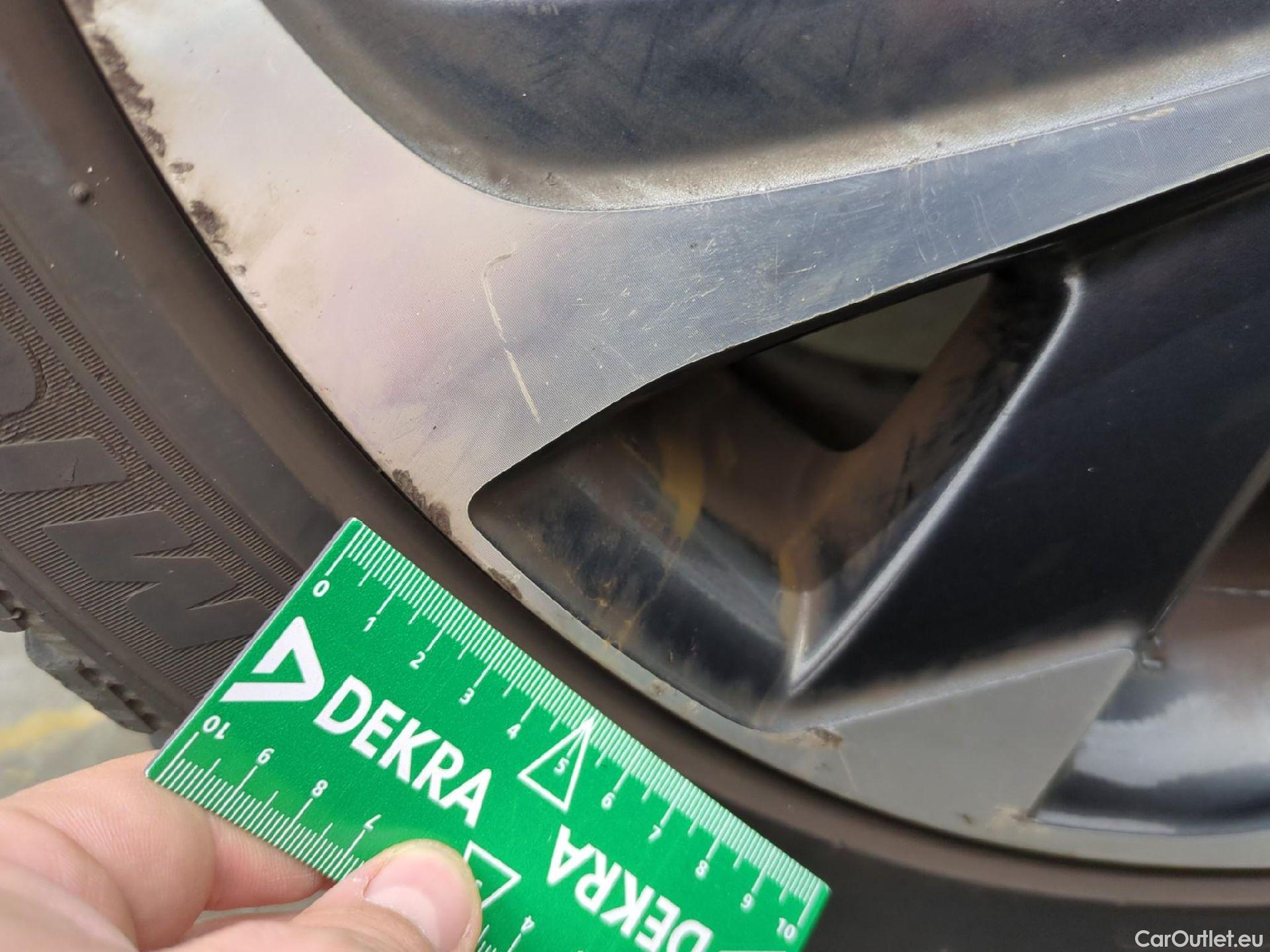  Toyota  Auris TOYOTA  5p Berline 1.8 HYBRID 136 CVT AUTO DESIGN BUSINESS #26