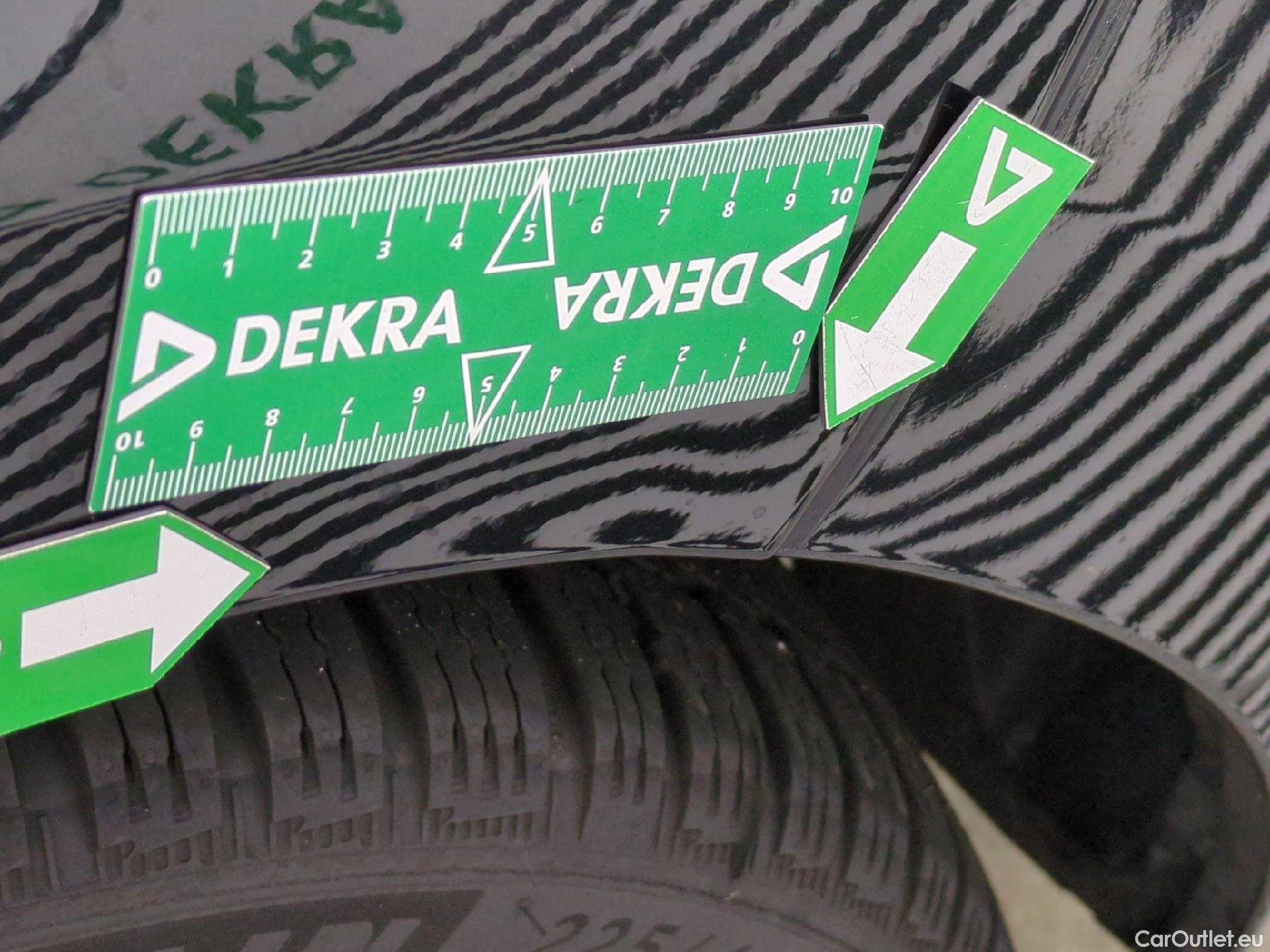  Toyota  Auris TOYOTA  5p Berline 1.8 HYBRID 136 CVT AUTO DESIGN BUSINESS #52