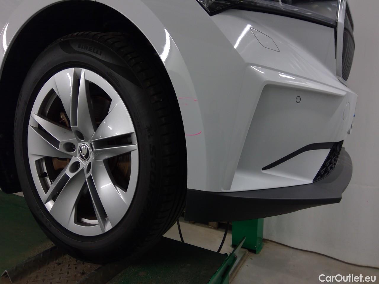  Skoda  ENYAQ  iV80 5d #2