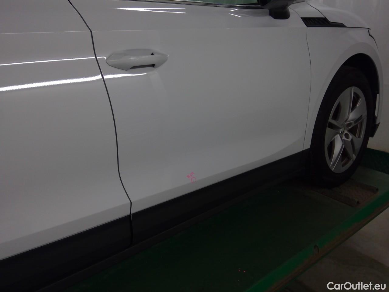  Skoda  ENYAQ  iV80 5d #9