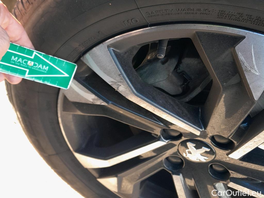  Peugeot  2008 PEUGEOT  / 2019 / 5P / todoterreno Allure Pack BlueHDI 81kW (110CV) #8