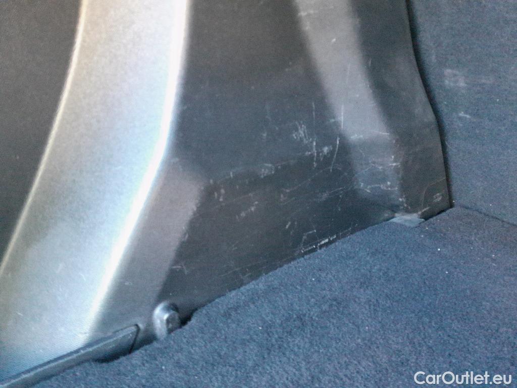  Peugeot  2008 PEUGEOT  / 2019 / 5P / todoterreno Allure Pack BlueHDI 81kW (110CV) #36