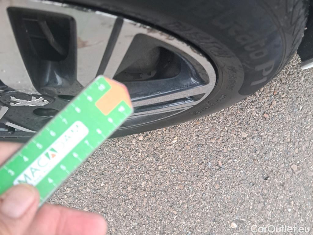  Peugeot  208 PEUGEOT  / 2019 / 5P / berlina con portón PureTech 73kW (100CV) Allure #8