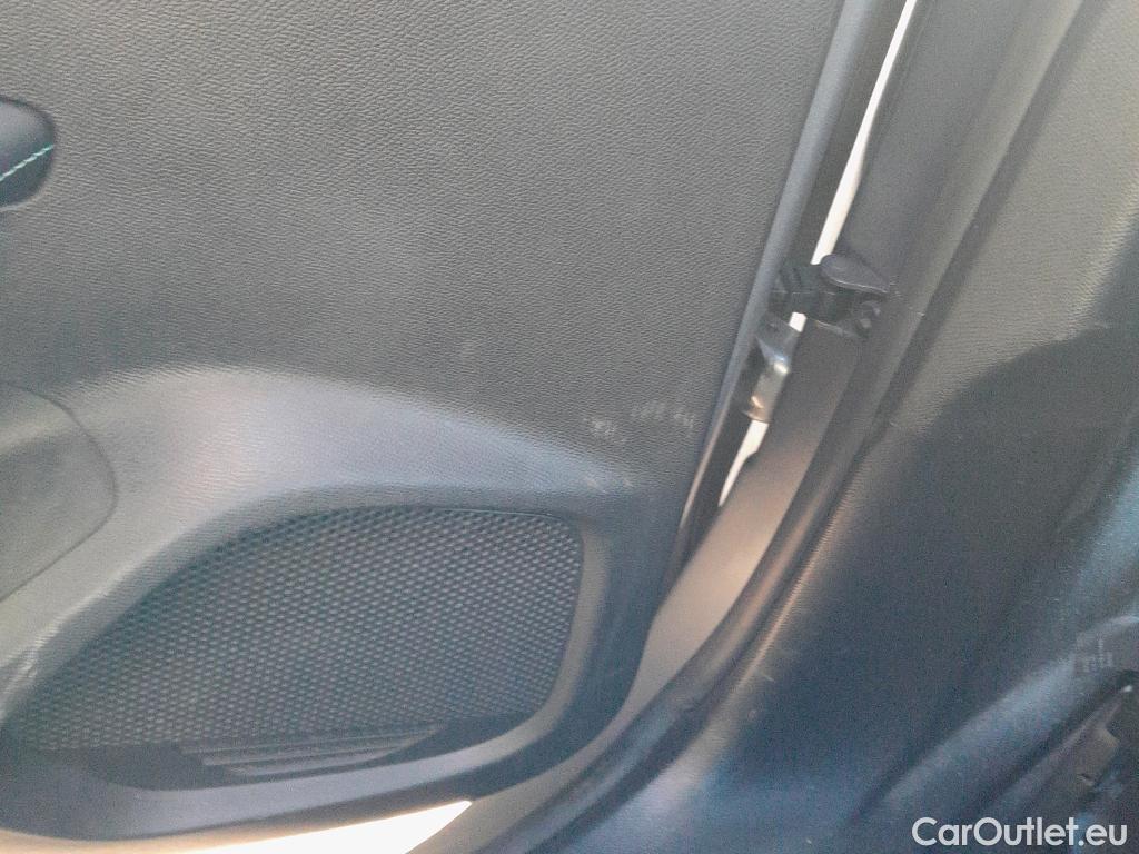  Peugeot  2008 PEUGEOT  / 2019 / 5P / todoterreno Allure Pack BlueHDI 81kW (110CV) #32