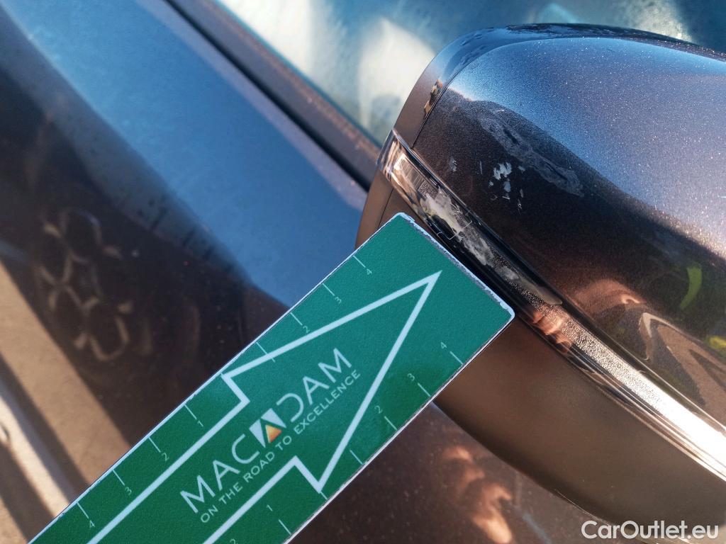  Peugeot  2008 PEUGEOT  / 2019 / 5P / todoterreno Allure Pack Puretech 130 S&S EAT8 (AC2) #41