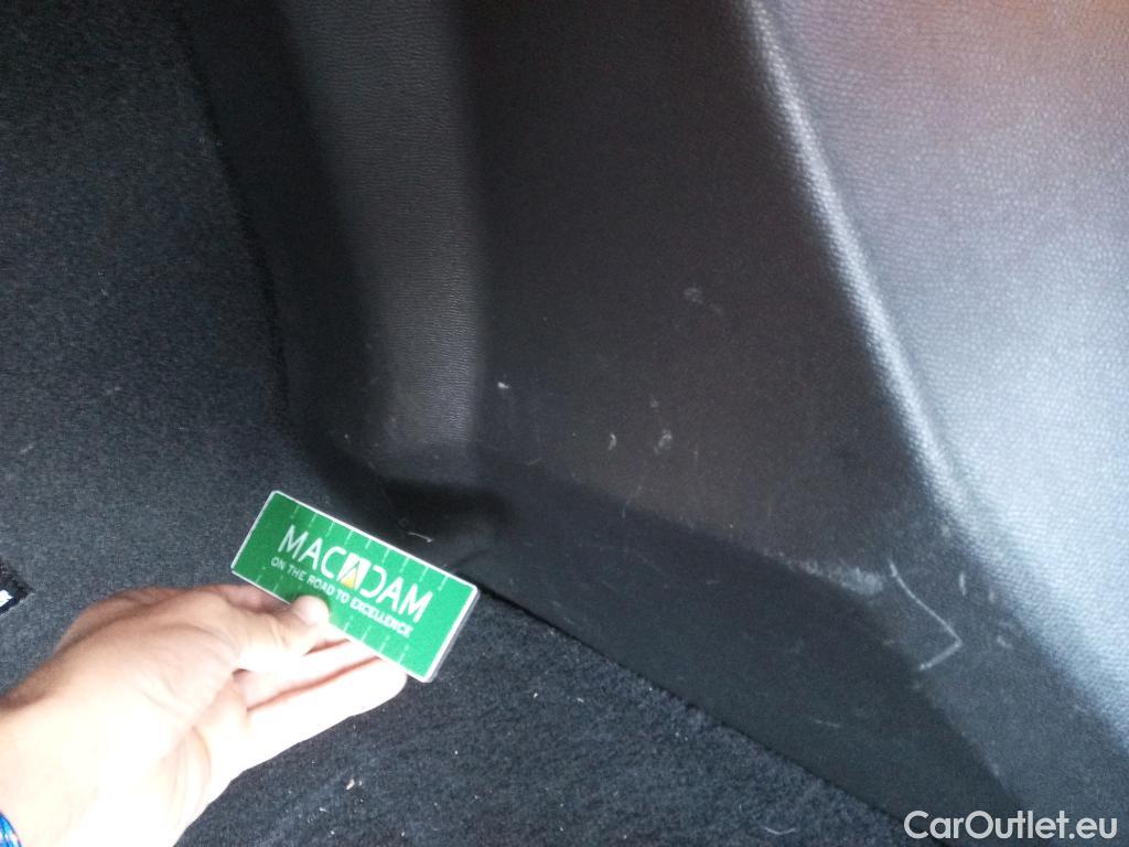  Peugeot  2008 PEUGEOT  / 2019 / 5P / todoterreno Allure Pack Puretech 130 S&S EAT8 (AC2) #13