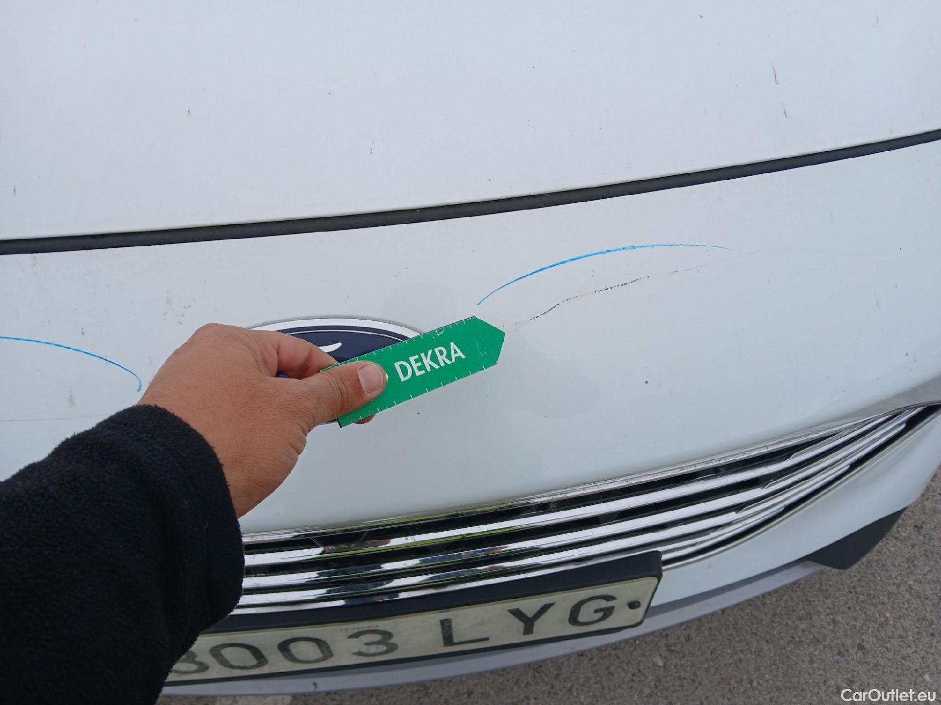  Ford  Kuga FORD  / 2019 / 5P / todoterreno Titanium 2.5 Duratec FHEV 140kW Auto #1