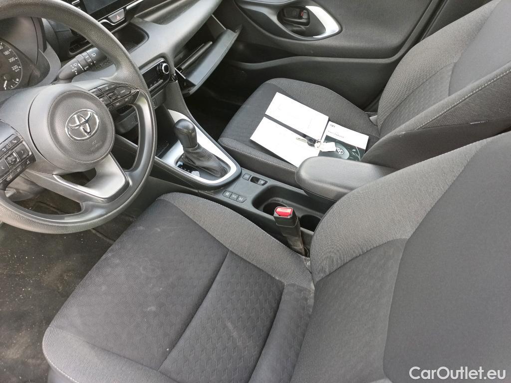  Toyota  Yaris TOYOTA  / 2020 / 5P / berlina con portón 1.5 120H Business Plus #5