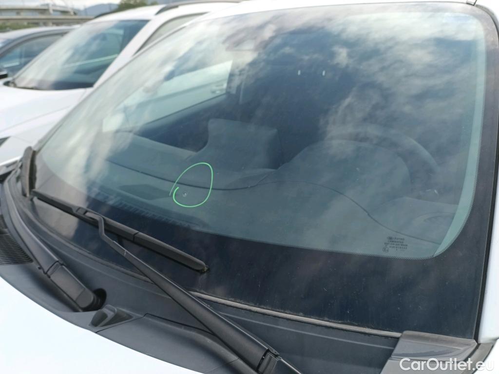  Toyota  Yaris TOYOTA  / 2020 / 5P / berlina con portón 1.5 120H Business Plus #1