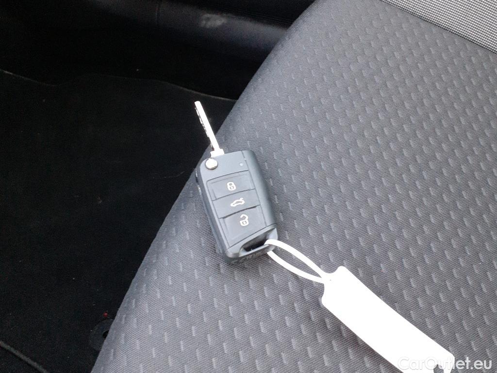  Volkswagen  Polo VOLKSWAGEN  / 2021 / 5P / berlina con portón Life 1.0 TSI 70kW (95CV) #1