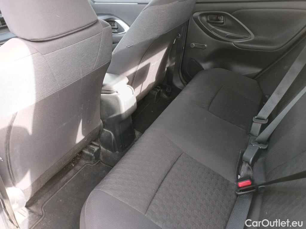  Toyota  Yaris TOYOTA  / 2020 / 5P / berlina con portón 1.5 120H Business Plus #6